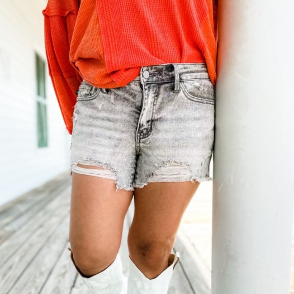 Judy Blue Rock your Body mid rise shorts! 2XL